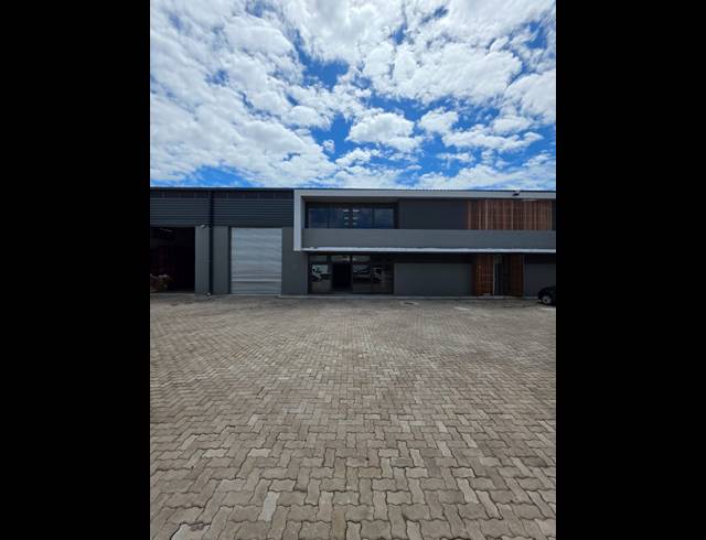 705M² WAREHOUSE TO LET IN BALLITO CENTRAL
